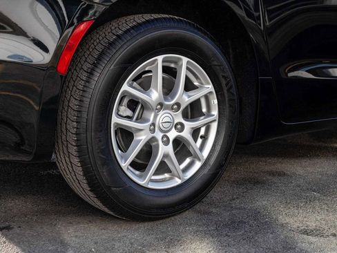 New 2026 Chrysler Voyager LX image 7