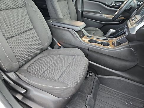 Used 2017 GMC Acadia SLE w/ Driver Alert Package I image 10