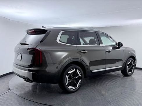 Used 2025 Kia Telluride S FWD image 8