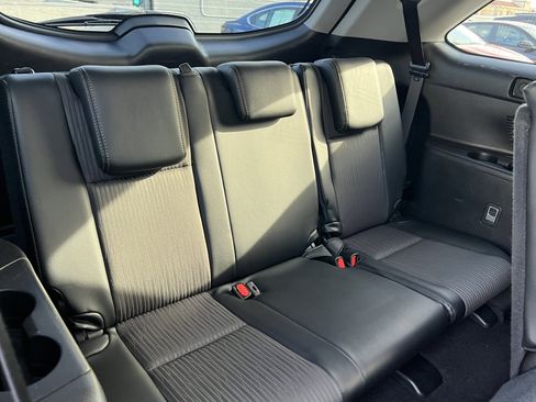 Used 2017 Toyota Highlander Plus image 19