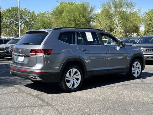 Used 2023 Volkswagen Atlas SE w/ Panoramic Sunroof Package FWD image 4