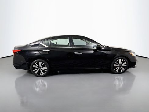 Used 2022 Nissan Altima 2.5 SV FWD image 11