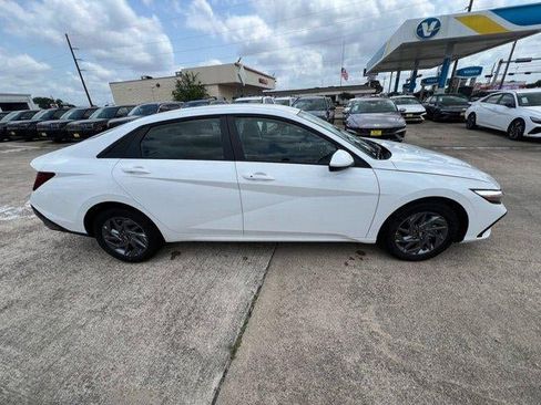 New 2025 Hyundai Elantra Hybrid FWD image 23
