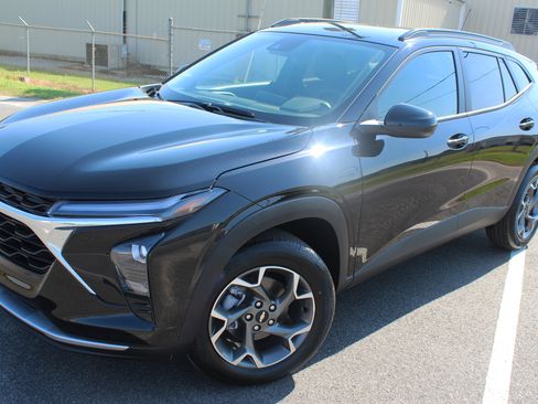 New 2025 Chevrolet Trax LT w/ Driver Confidence Package image 12