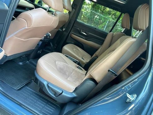 Used 2024 Toyota Grand Highlander AWD Hybrid image 29