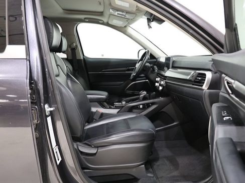 Used 2025 Kia Telluride S AWD/4WD image 39