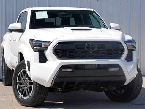 Used 2024 Toyota Tacoma TRD Sport w/ TRD Sport Premium Package image 4