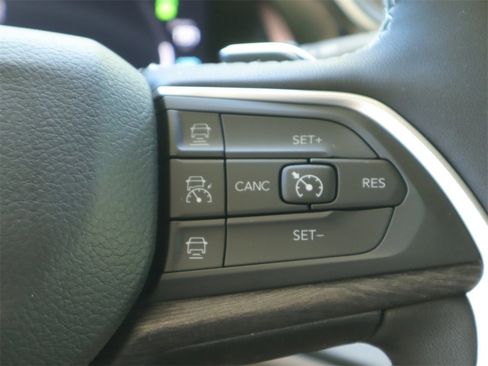 New 2023 Jeep Grand Cherokee Overland w/ Rear Seat Video Group I image 10