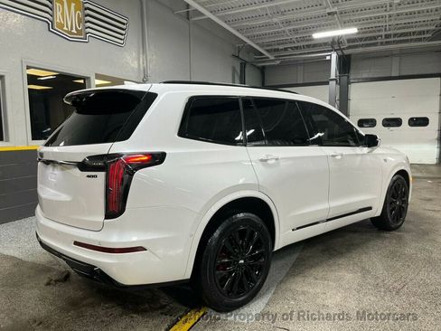 Used 2024 Cadillac XT6 Sport w/ LPO, ONYX Package image 3