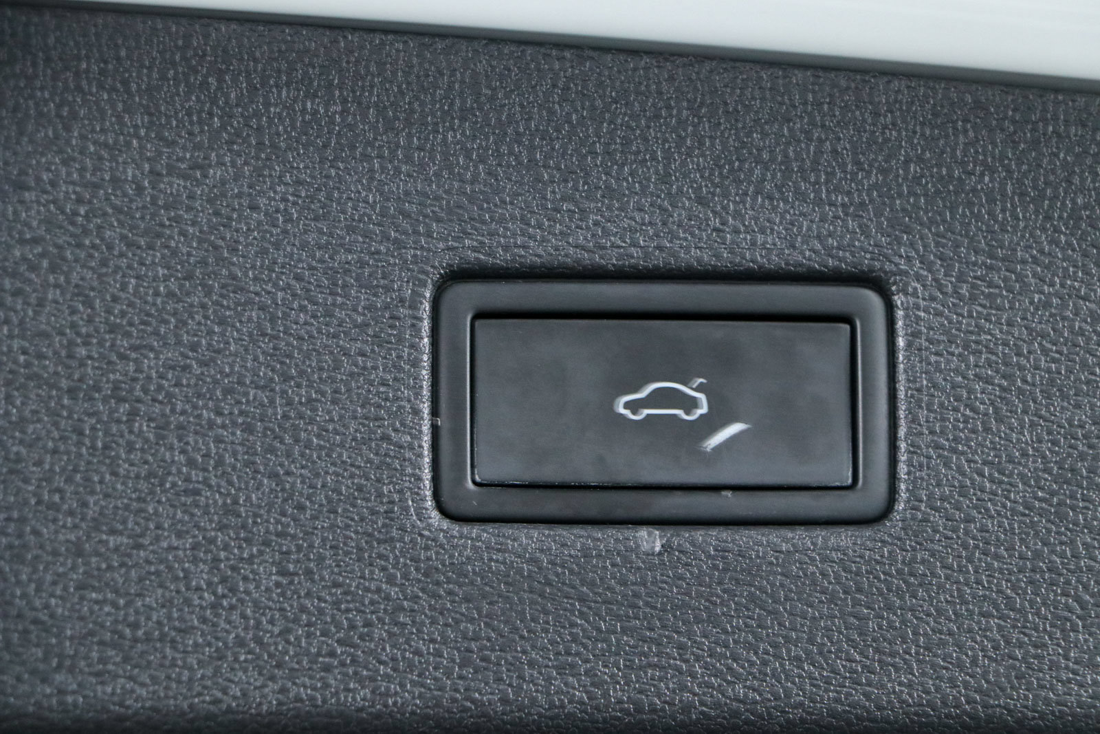 Used 2022 Volkswagen Tiguan SE R-Line FWD image 32