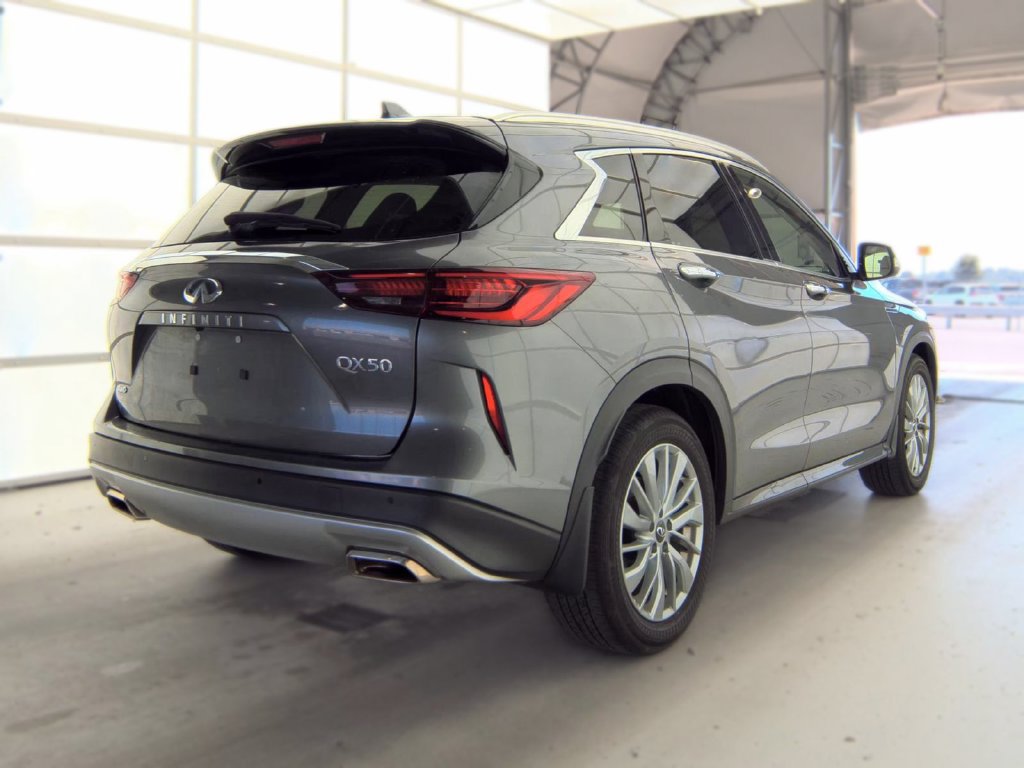 Used 2023 INFINITI QX50 Luxe AWD/4WD image 2