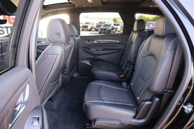 Used 2022 Buick Enclave Avenir w/ Avenir Technology Package AWD/4WD image 11