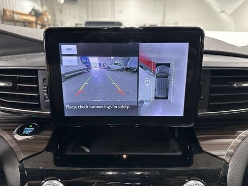 Used 2021 Ford Explorer Limited w/ Equipment Group 301A AWD/4WD image 29