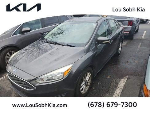 Used 2015 Ford Focus SE image 1