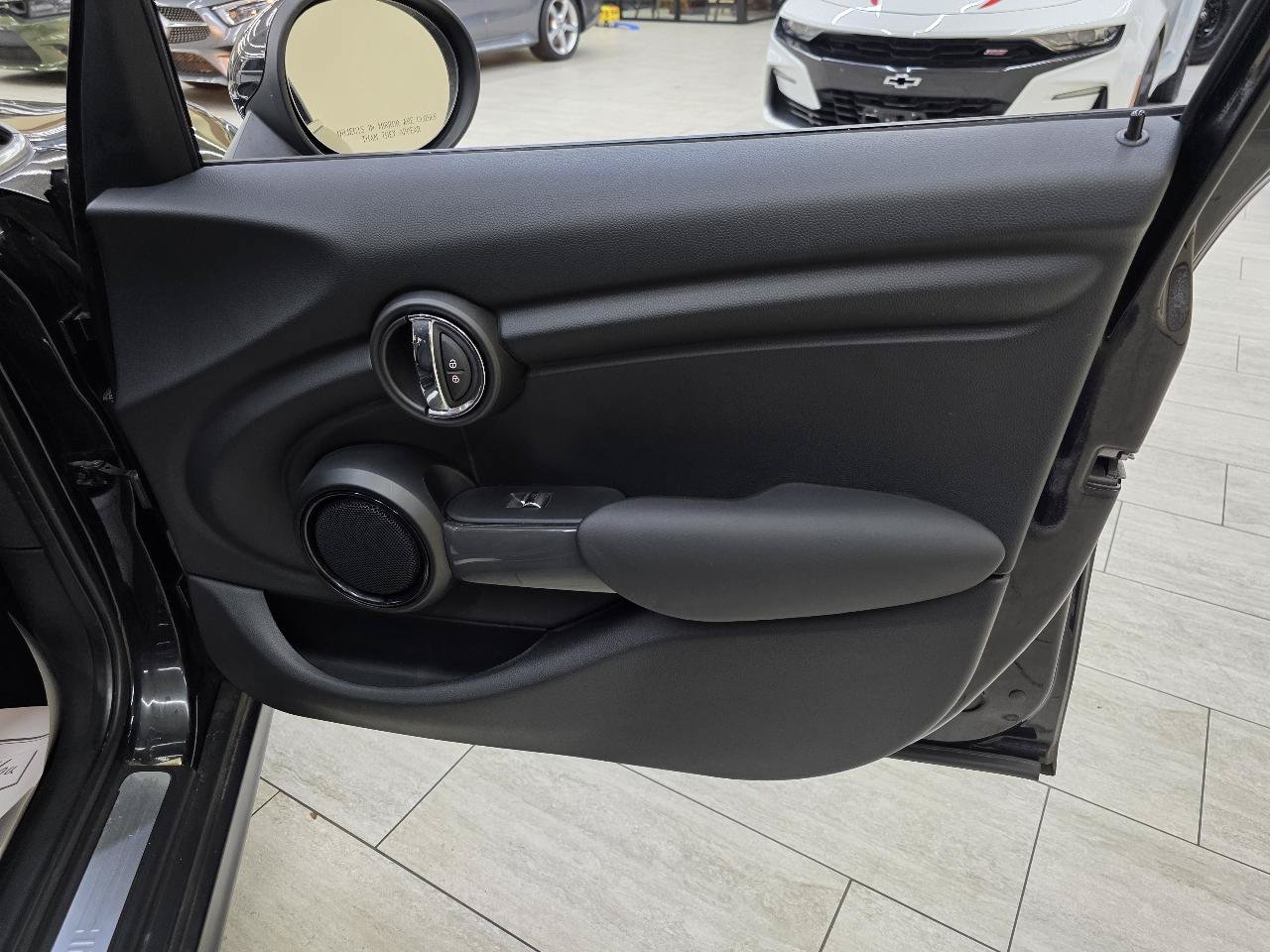 Used 2018 MINI Cooper 4-Door Hardtop w/ Signature Line Package FWD image 35