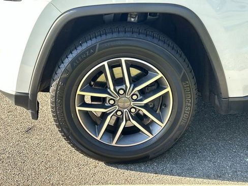 Used 2021 Jeep Grand Cherokee Limited w/ Premium Lighting Group AWD/4WD image 10