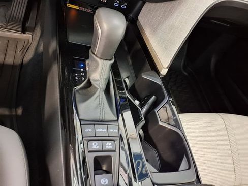Used 2025 Toyota Camry XLE FWD image 14