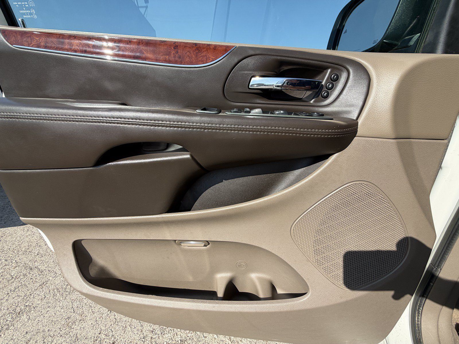 Used 2013 Chrysler Town & Country Limited FWD image 19