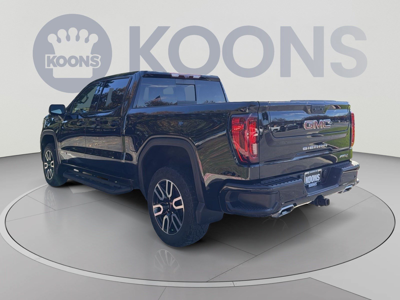 Used 2024 GMC Sierra 1500 AT4 w/ Technology Package AWD/4WD image 4