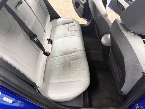 Used 2021 Hyundai Elantra Limited image 30