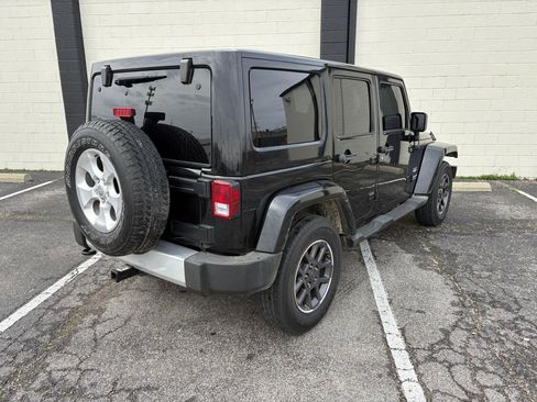 Used 2013 Jeep Wrangler Unlimited Sahara image 2