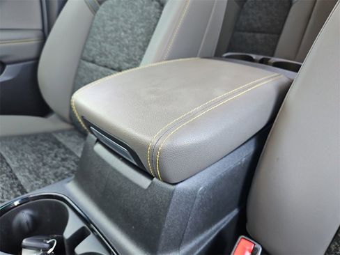 Used 2024 Chevrolet Colorado ZR2 w/ Technology Package image 11