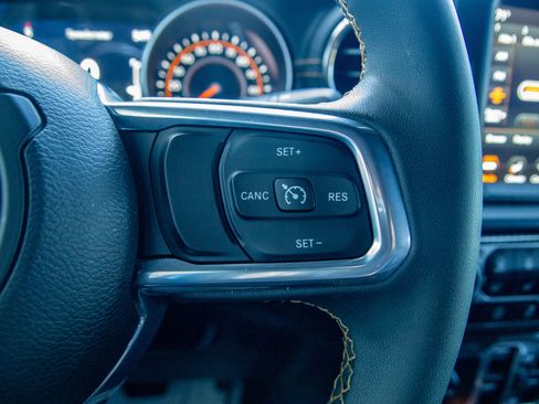 Used 2023 Jeep Gladiator Overland image 22