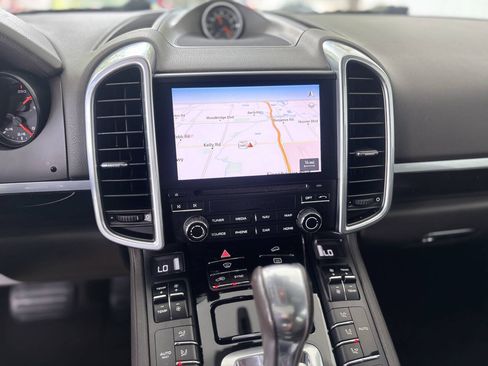 Used 2017 Porsche Cayenne Platinum Edition w/ Premium Package (PJV) AWD/4WD image 20