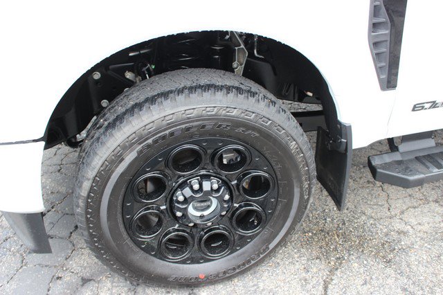 Used 2026 Ford F350 Lariat w/ Black Appearance Package AWD/4WD image 4