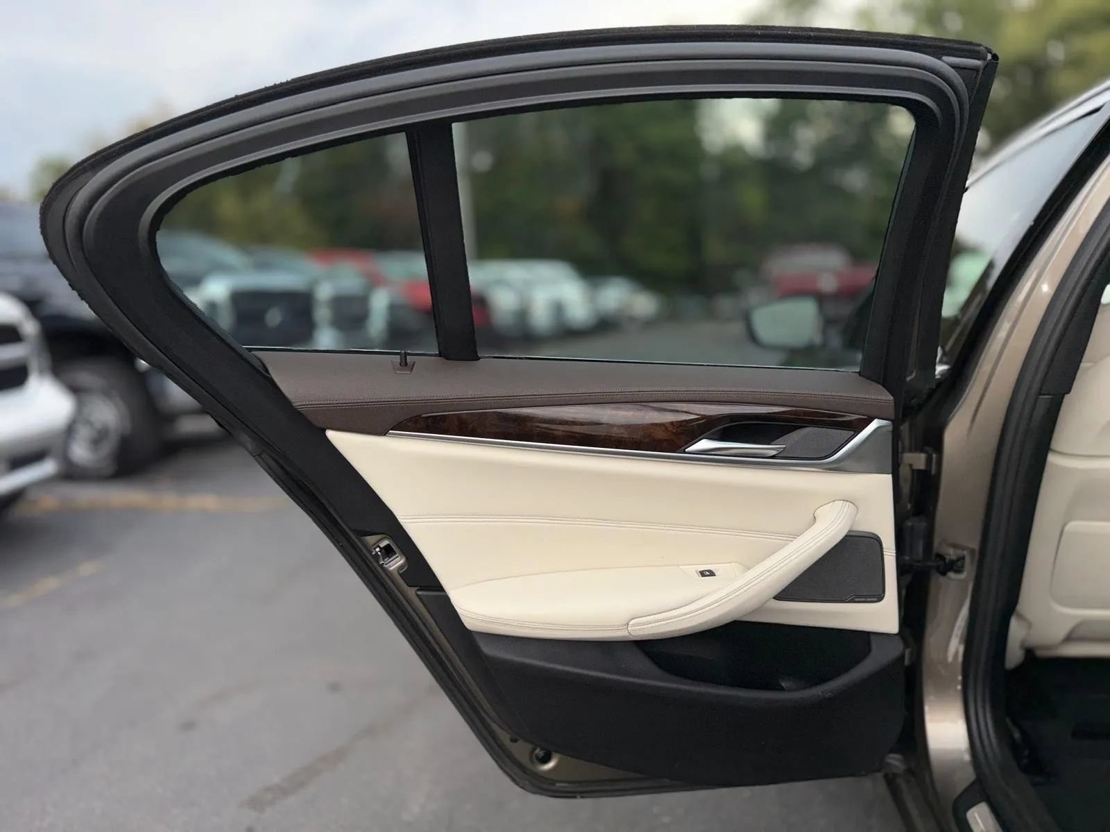 Used 2017 BMW 540i RWD image 24
