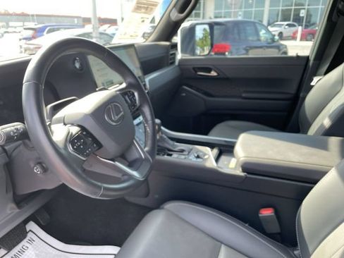 Used 2025 Lexus GX 550 w/ Accessory Package (2T) AWD/4WD image 11