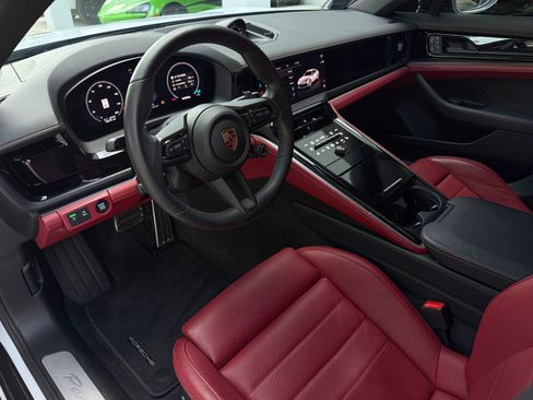 Used 2024 Porsche Panamera image 24