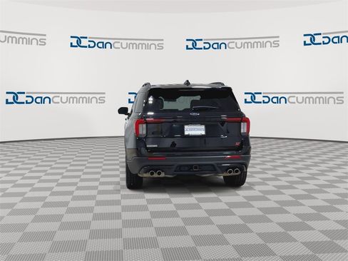 Used 2025 Ford Explorer ST image 8