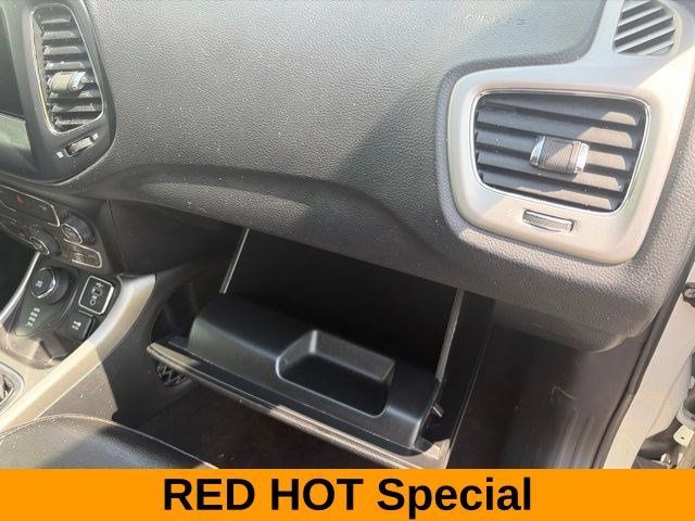 Used 2020 Jeep Compass Latitude w/ Cold Weather Group AWD/4WD image 42
