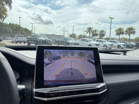 Used 2026 Jeep Compass Latitude image 14