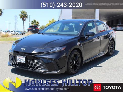 Used 2025 Toyota Camry SE FWD image 3