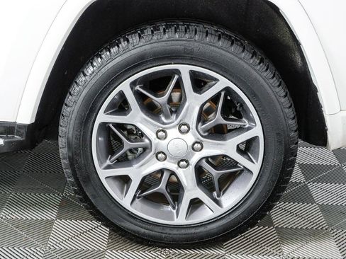 Used 2020 Jeep Grand Cherokee Overland RWD image 6