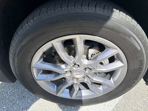 Used 2022 GMC Terrain SLT w/ Tech Package FWD image 12