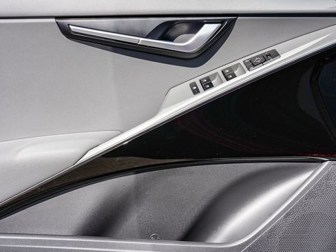 Certified 2025 Kia Niro EX FWD image 22