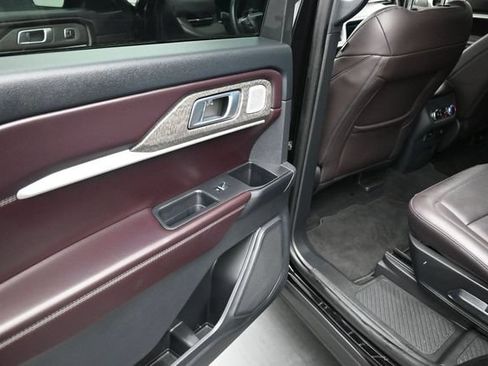 Used 2026 Ford Explorer Platinum RWD image 19