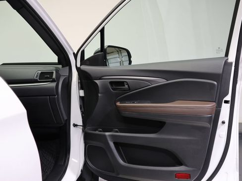 Used 2025 Honda Passport EX-L image 44