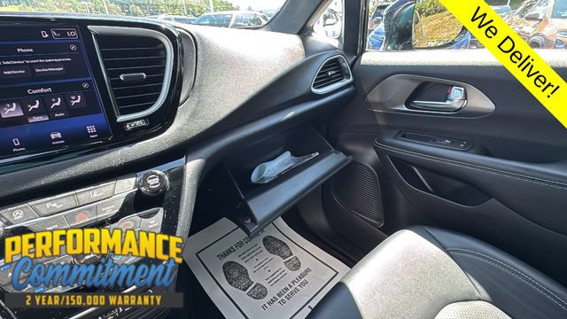 Used 2025 Chrysler Pacifica Select FWD image 18