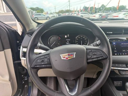 Used 2019 Cadillac XT4 Luxury w/ Cold Weather Package FWD image 20