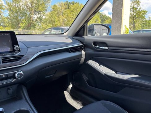 Used 2025 Nissan Altima 2.5 SV FWD image 34