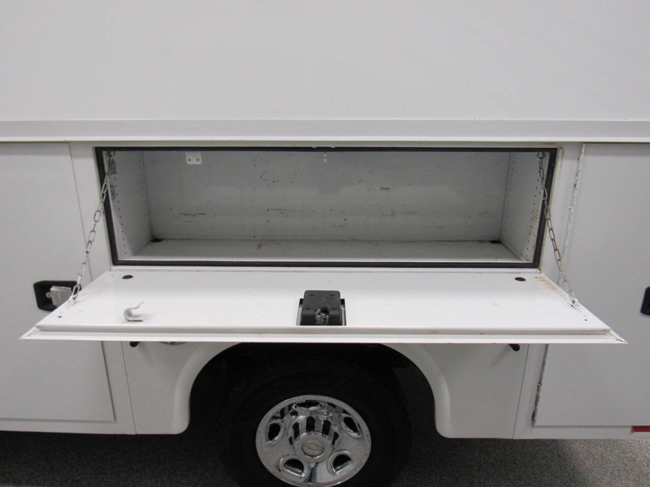Used 2018 Chevrolet Express 3500 w/ Power Convenience Package RWD image 23
