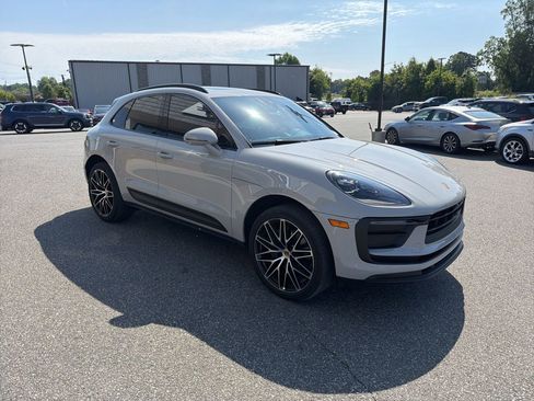 Used 2022 Porsche Macan AWD/4WD image 9