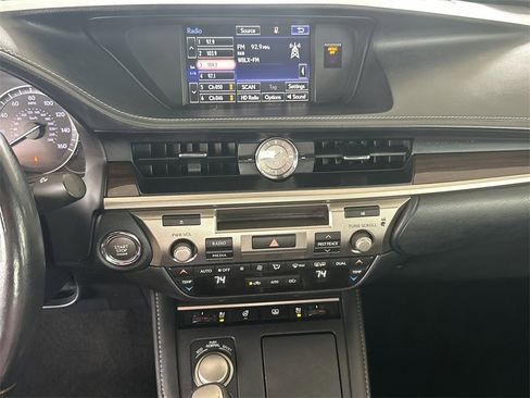 Used 2016 Lexus ES 350 image 23