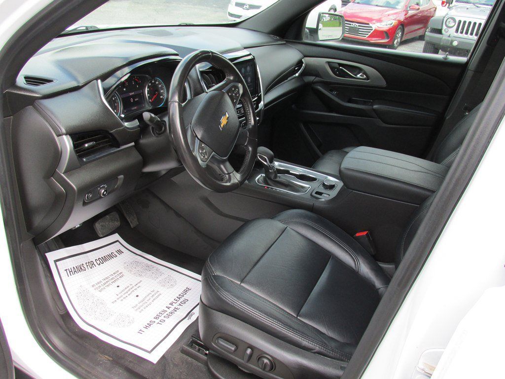 Used 2022 Chevrolet Traverse LT FWD image 9