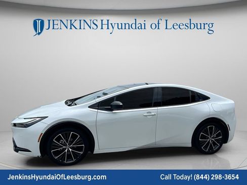 Used 2024 Toyota Prius XLE FWD image 10