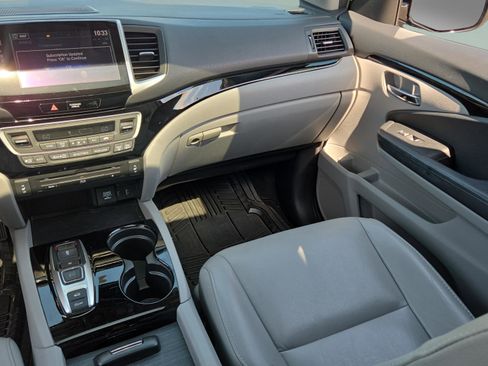 Used 2017 Honda Pilot Touring image 14